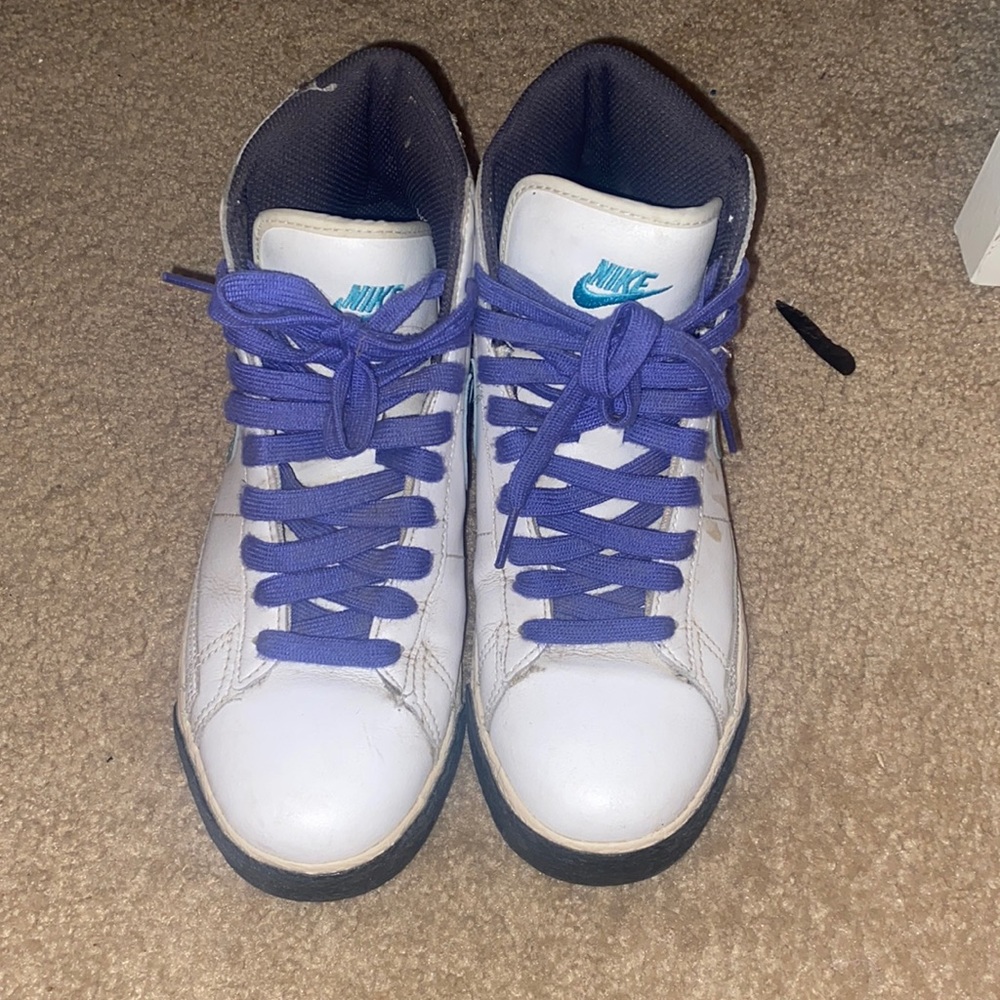 Nikes - Picture 2 of 2